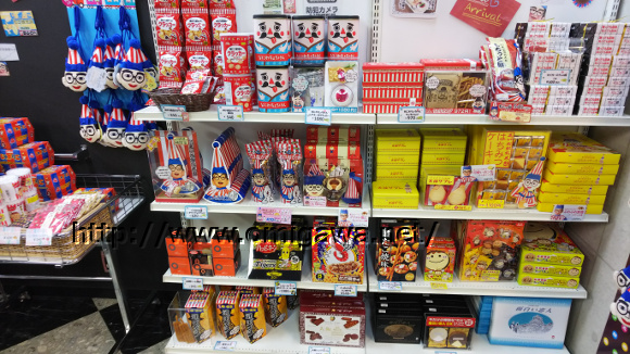 VIPラウンジ大阪（梅田）で販売しているお土産。大阪っぽいお菓子とかがいっぱいある！